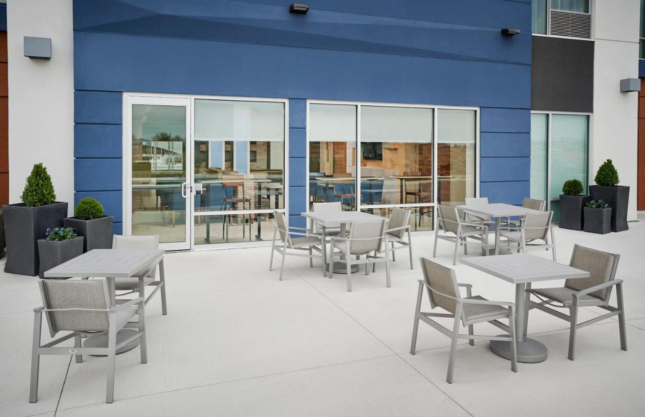 Holiday Inn Express & Suites Windsor East - Lakeshore By Ihg Tecumseh المظهر الخارجي الصورة