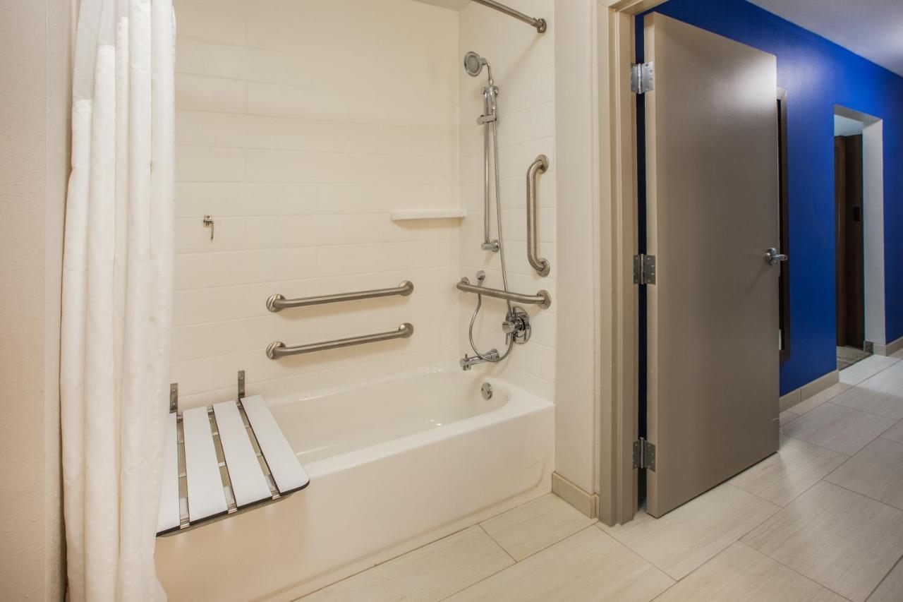 Holiday Inn Express & Suites Windsor East - Lakeshore By Ihg Tecumseh المظهر الخارجي الصورة
